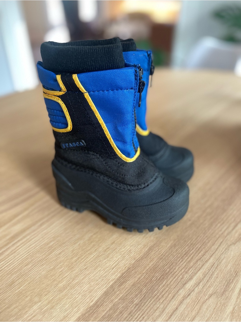 LIL' KIDS ITASCA SNOW STOMPER BOOT , SZ 9  NEW